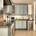 - Sleeps 4 - Jacuzzi - Terrace - Pool Lägenhet *