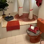 - Sleeps 4 - Jacuzzi - Terrace - Pool Lägenhet