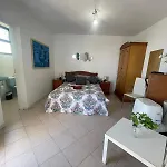 - Sleeps 4 - Jacuzzi - Terrace - Pool Lägenhet