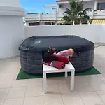 - Sleeps 4 - Jacuzzi - Terrace - Pool Апартаменти