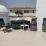 - Sleeps 4 - Jacuzzi - Terrace - Pool Апартаменти *