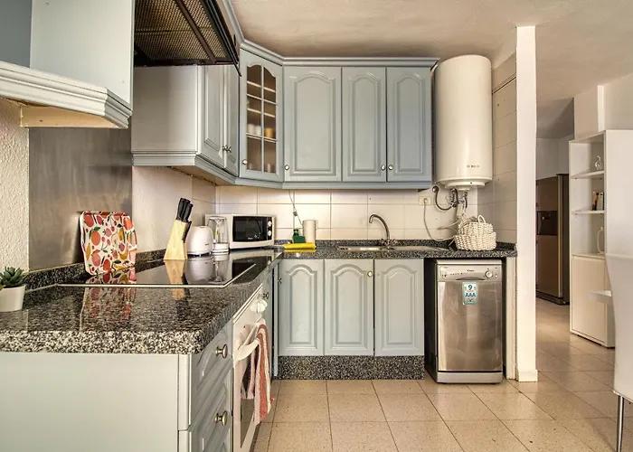 - Sleeps 4 - Jacuzzi - Terrace - Pool Appartamento *