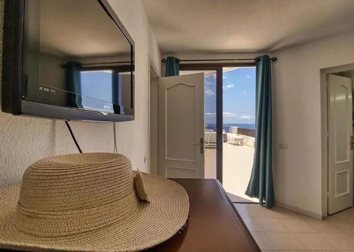 Appartement - Sleeps 4 - Jacuzzi - Terrace - Pool