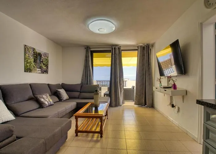 - Sleeps 4 - Jacuzzi - Terrace - Pool *