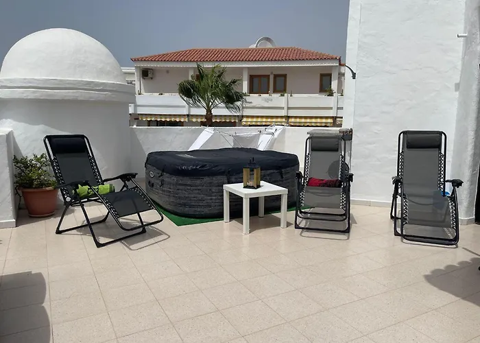 - Sleeps 4 - Jacuzzi - Terrace - Pool Appartement *