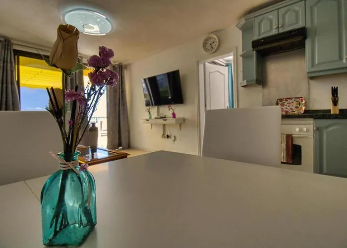 Appartement - Sleeps 4 - Jacuzzi - Terrace - Pool