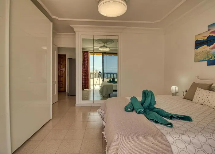 - Sleeps 4 - Jacuzzi - Terrace - Pool Appartement *