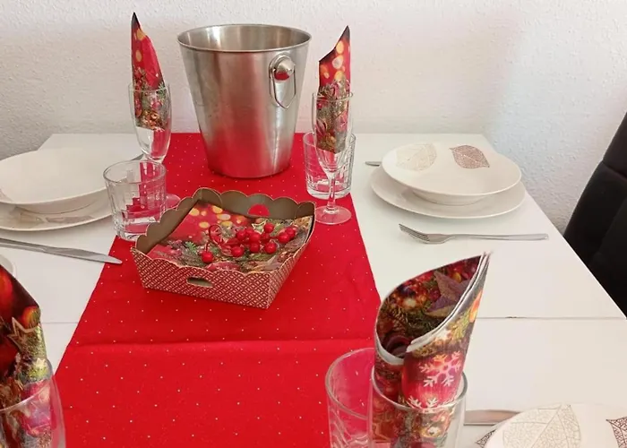 - Sleeps 4 - Jacuzzi - Terrace - Pool Appartement